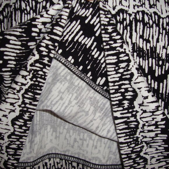 Kenneth Cole Reaction black and white top M - Picture 3 of 5